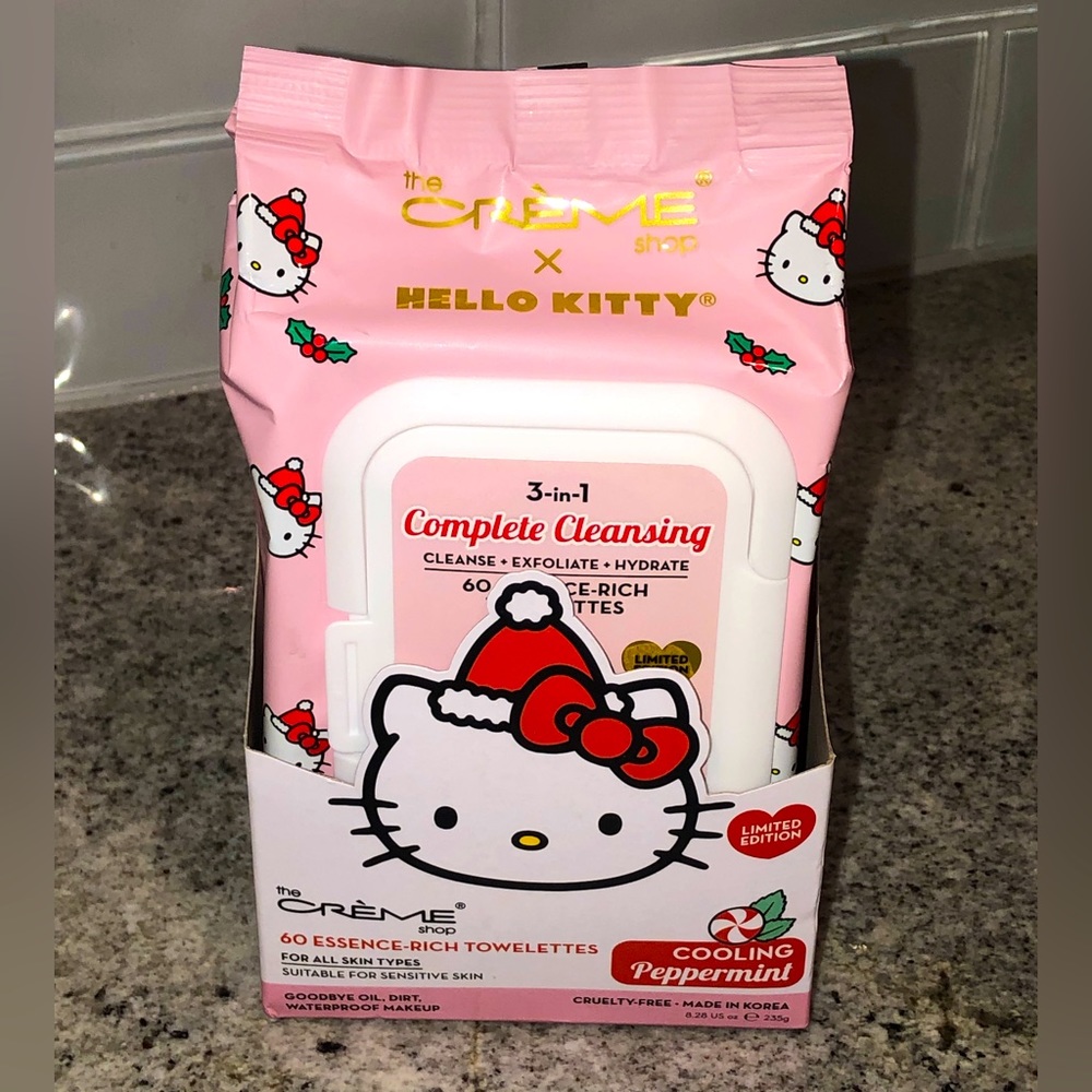 💖NWT💖 The Creme Shop x Hello Kitty 3-N-1 Cleansing Towelettes Holiday